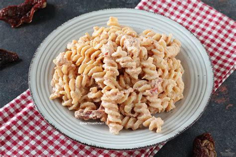 Pasta con Crema di Ricotta e Pomodori Secchi