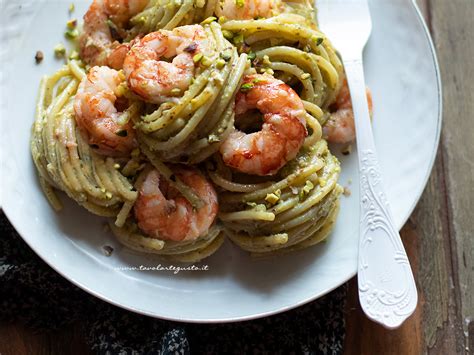 Pasta con Gamberetti e Pesto di Pistacchio