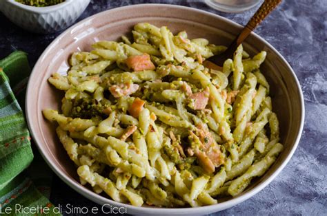 Pasta con Pesto di Pistacchi e Salmone