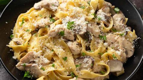 Pasta con Pollo e Funghi