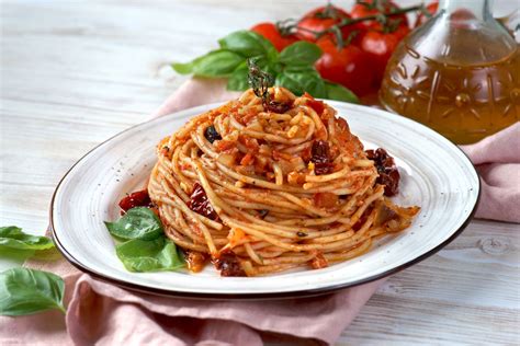 Pasta con Pomodori Secchi