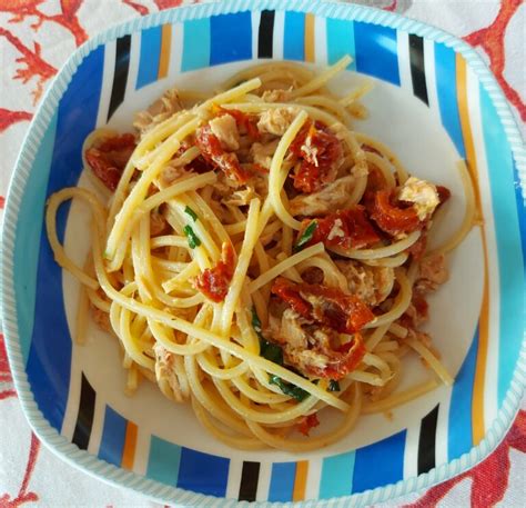 Pasta con Pomodori Secchi e Tonno