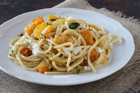 Pasta con Pomodorini Gialli