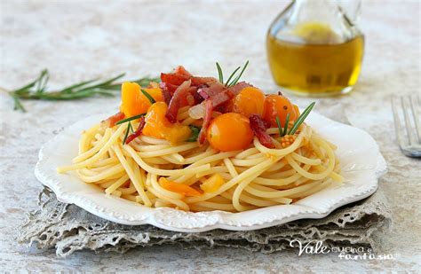 Pasta con Pomodorini Gialli e Pancetta