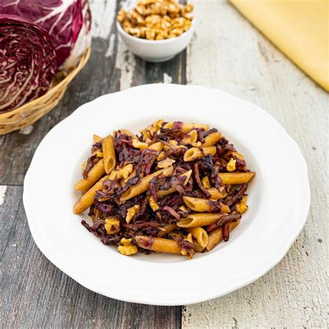 Pasta con Radicchio e Noci