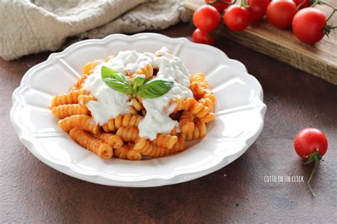 Pasta con Stracciatella, Pomodorini e Salsiccia