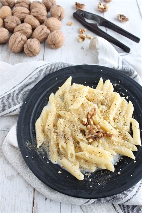 Pasta con Taleggio e Noci