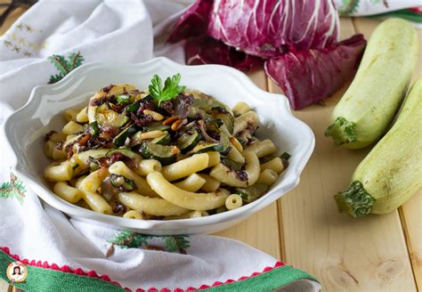 Pasta con Zucchine e Radicchio
