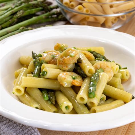 Pasta con asparagi e gamberetti