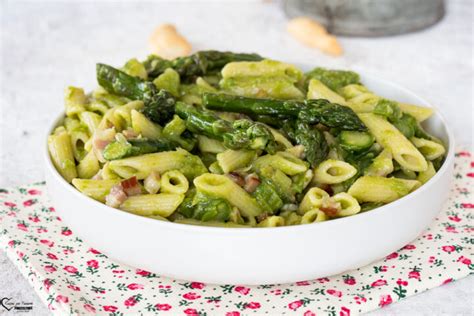 Pasta con asparagi e pancetta