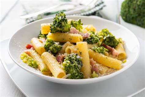 Pasta con broccoli e panna