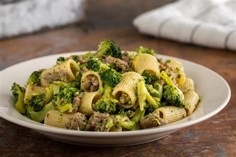Pasta con broccoli e salsiccia