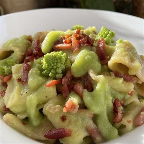 Pasta con broccoli e speck