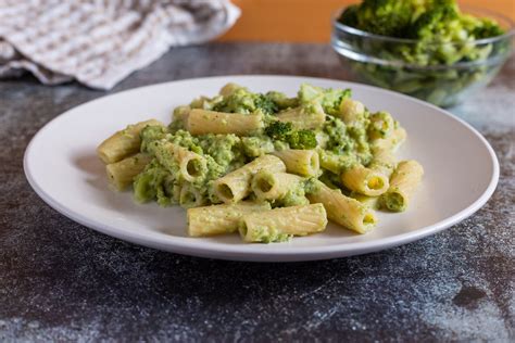 Pasta con broccoli romani