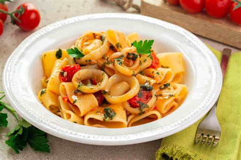 Pasta con calamari