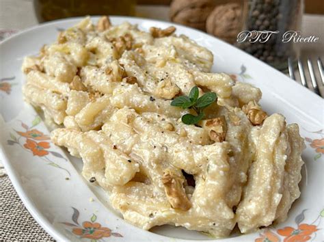 Pasta con crema di ricotta e noci