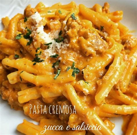 Pasta con crema di zucca e salsiccia