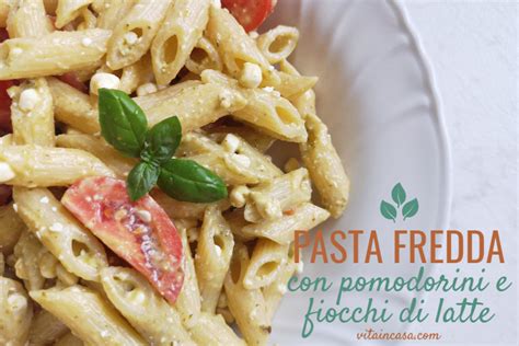 Pasta con fiocchi di latte e pomodorini