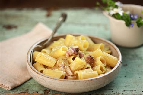 Pasta con formaggio e cipolla