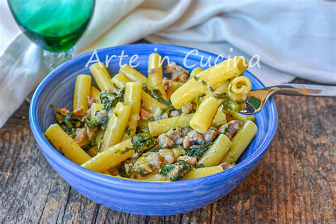 Pasta con friarielli, salsiccia e pomodorini