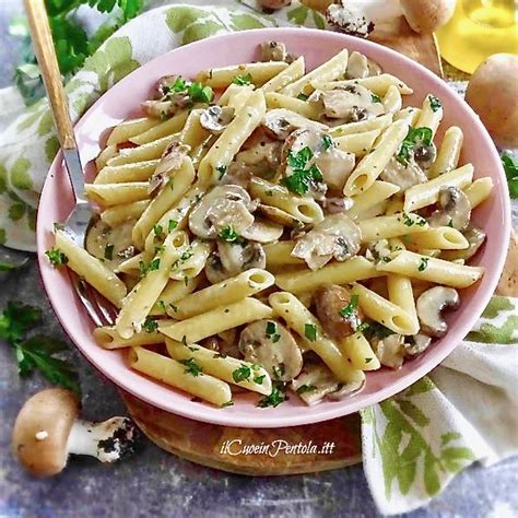 Pasta con funghi e panna