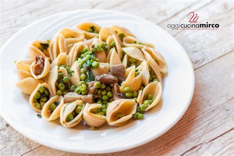 Pasta con funghi e piselli