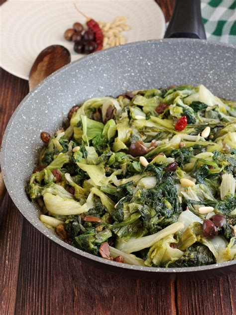 Pasta con la scarola alla napoletana