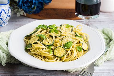 Pasta con le zucchine fritte alla siciliana