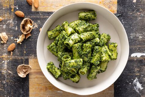 Pasta con pesto di cavolo nero