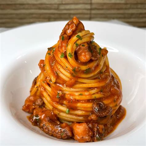 Pasta con polpo e pomodoro