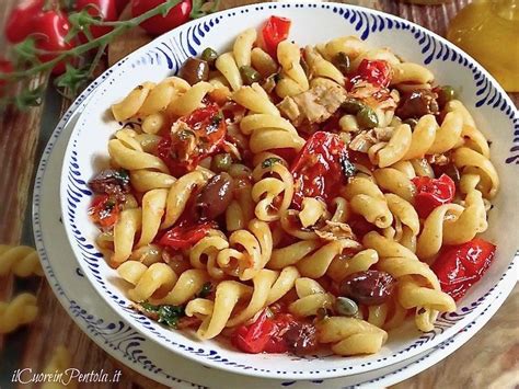 Pasta con pomodorini e pinoli