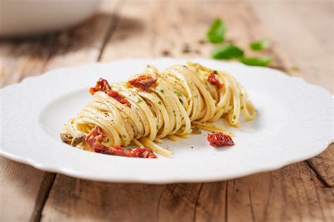 Pasta con pomodorini secchi