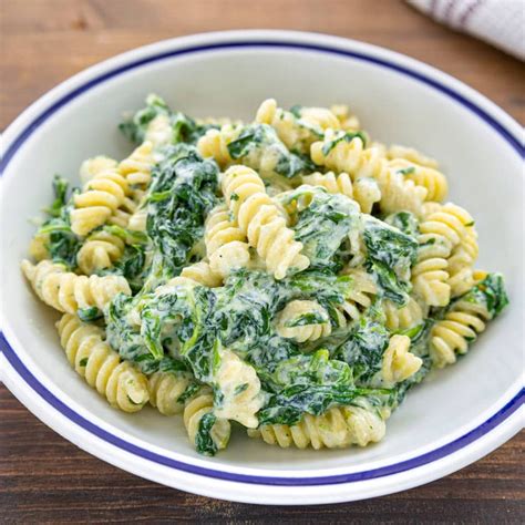 Pasta con ricotta e spinaci