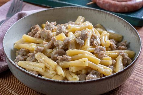 Pasta con salsiccia e cipolla