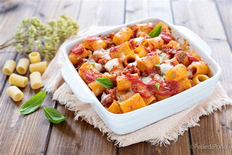 Pasta con salsiccia e mozzarella