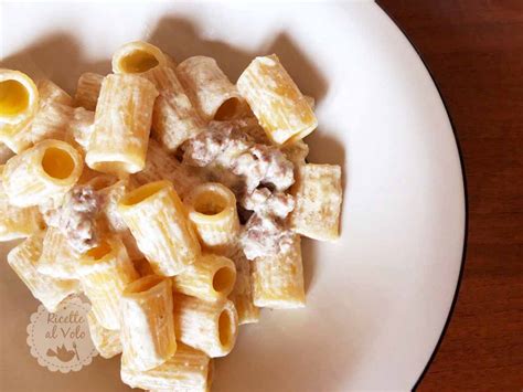 Pasta con salsiccia e panna