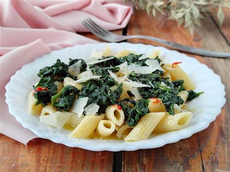 Pasta con salsiccia e spinaci