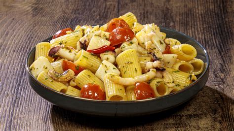 Pasta con seppie e pomodorini