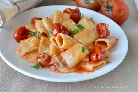 Pasta con stracchino e pomodorini