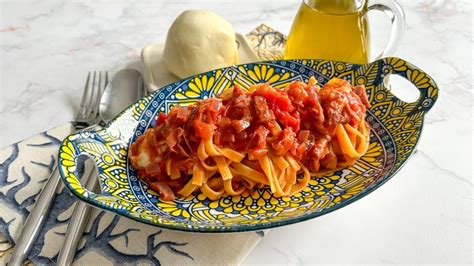 Pasta con sugo a crudo