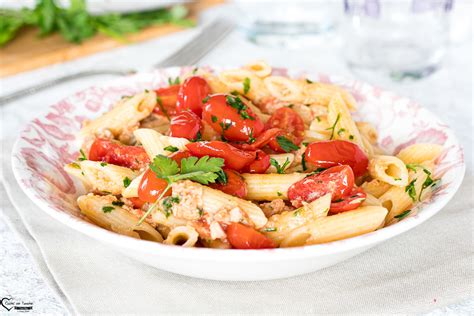 Pasta con tonno e pomodorini