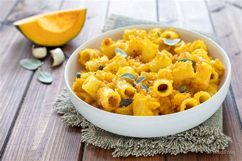 Pasta con zucca, zafferano e noci