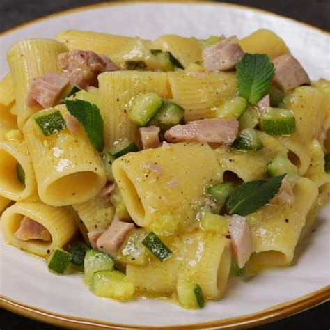 Pasta con zucchine, limone e zenzero