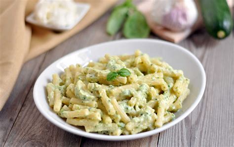 Pasta con zucchine e ricotta