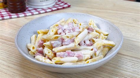 Pasta panna e prosciutto crudo