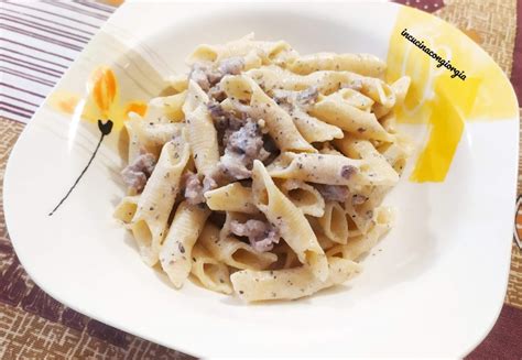 Pasta salsiccia e salsa tartufata