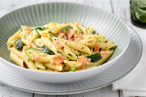 Pasta zucchine e salmone
