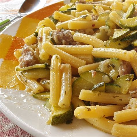 Pasta zucchine e salsiccia