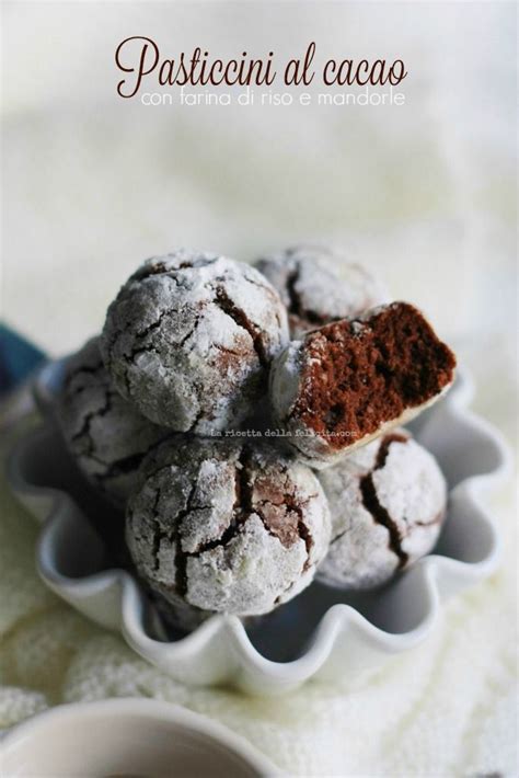 Pasticcini al cacao con farina di riso e mandorle