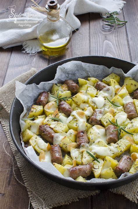 Patate, salsiccia e provola al forno